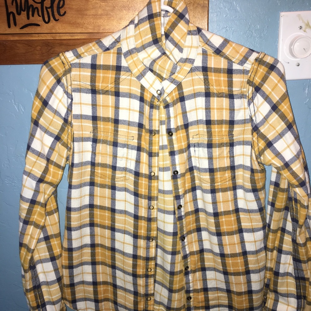 Like-new long-sleeve flannel